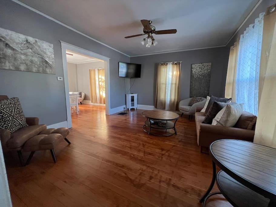 בילינגס Timelessly Restored Home - Entirely Yours To Enjoy מראה חיצוני תמונה